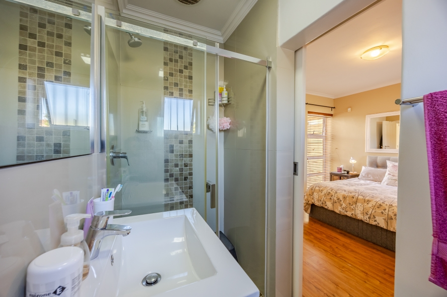 3 Bedroom Property for Sale in Lakeside Western Cape